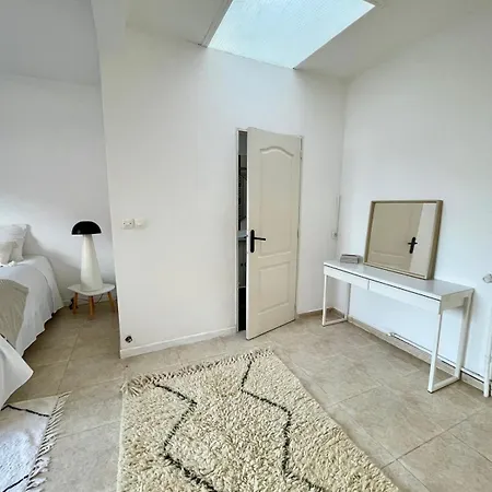 Villa Large 6-bedroom House, Close To Center, Chr