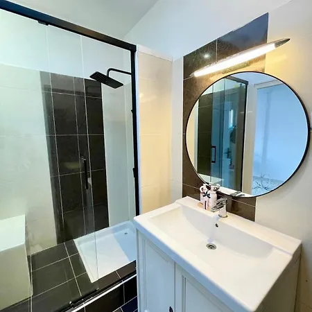 빌라 Large 6-bedroom House, Close To Center, Chr 릴
