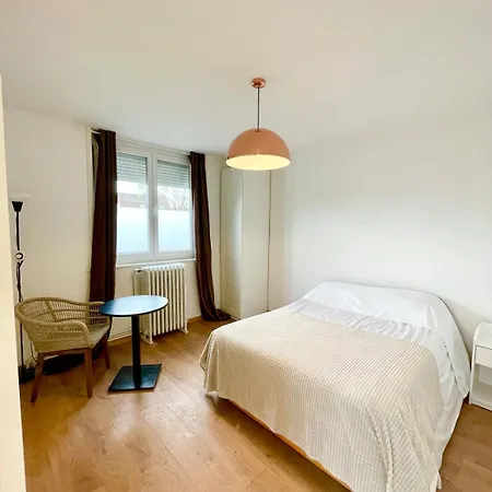 Large 6-bedroom House, Close To Center, Chr