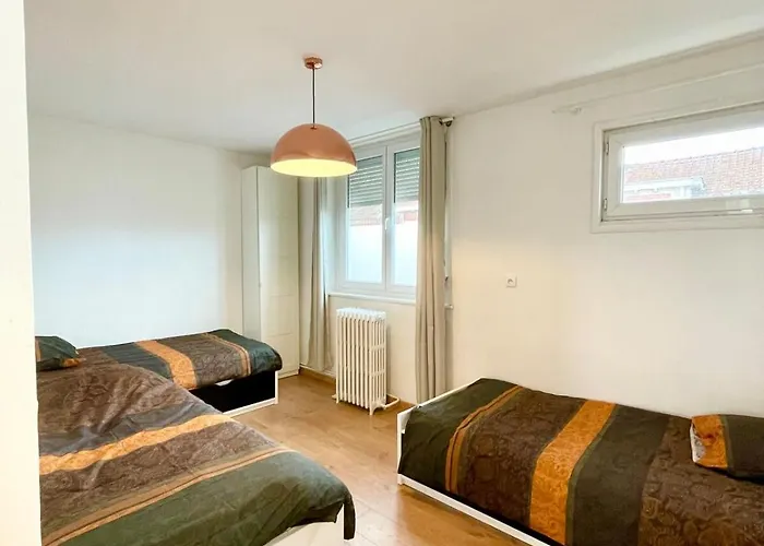 Large 6-bedroom House, Close To Center, Chr Βίλα