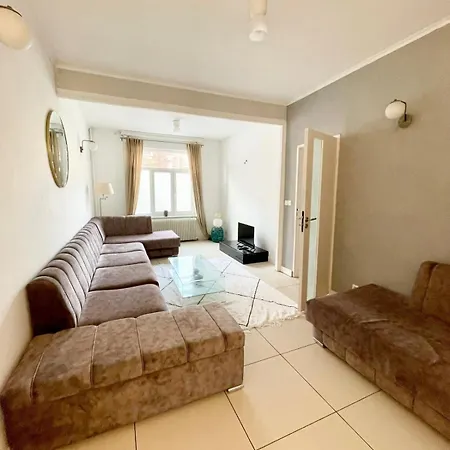 Large 6-bedroom House, Close To Center, Chr 빌라 릴