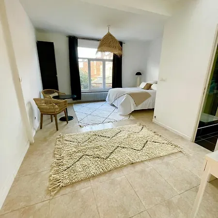 빌라 Large 6-bedroom House, Close To Center, Chr