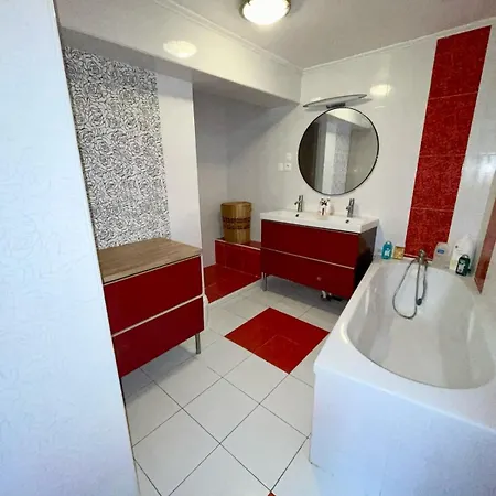 빌라 Large 6-bedroom House, Close To Center, Chr 릴