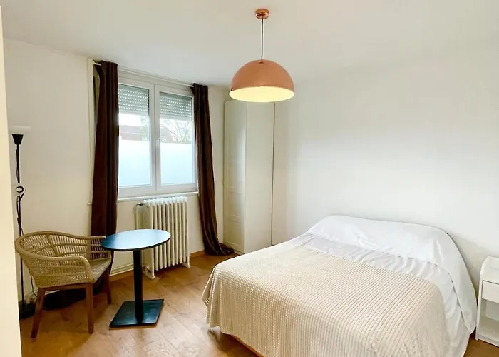 Large 6-bedroom House, Close To Center, Chr