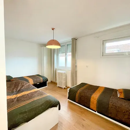 Large 6-bedroom House, Close To Center, Chr Вилла