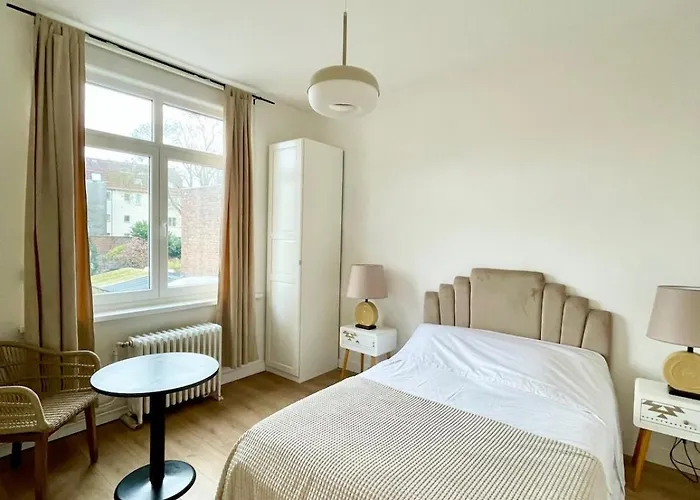 Вилла Large 6-bedroom House, Close To Center, Chr Лилль