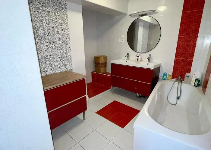 Вилла Large 6-bedroom House, Close To Center, Chr Лилль