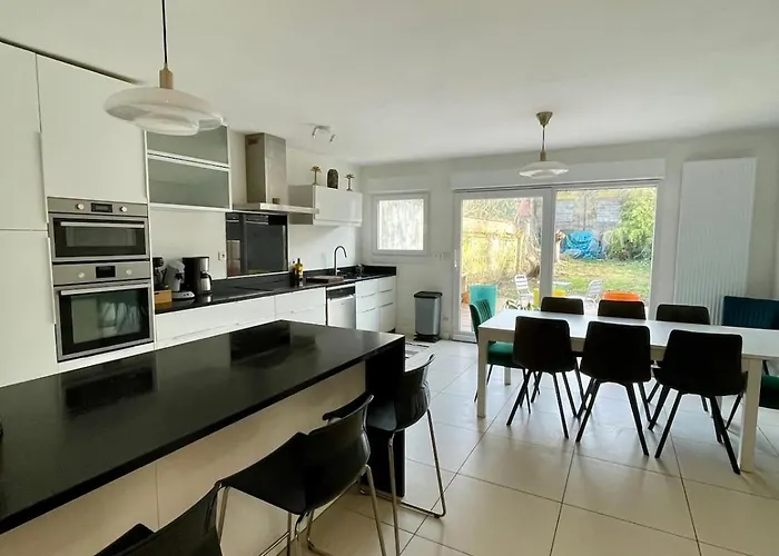 Вилла Large 6-bedroom House, Close To Center, Chr Лилль