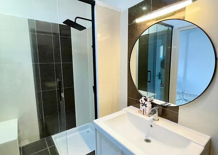 Вилла Large 6-bedroom House, Close To Center, Chr Лилль