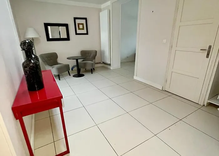 Large 6-bedroom House, Close To Center, Chr Вилла *